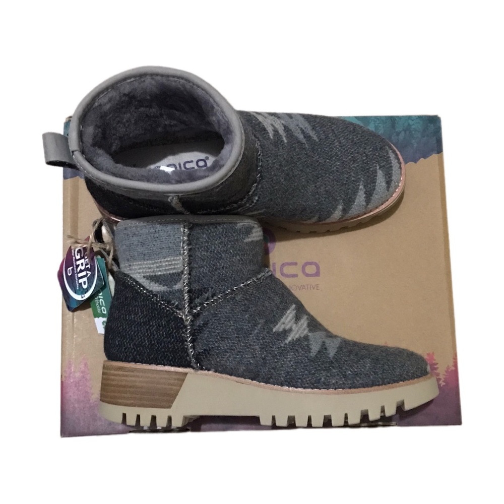 Bionica Candia Shearling Boots in Grey Pattern 6.5M, New